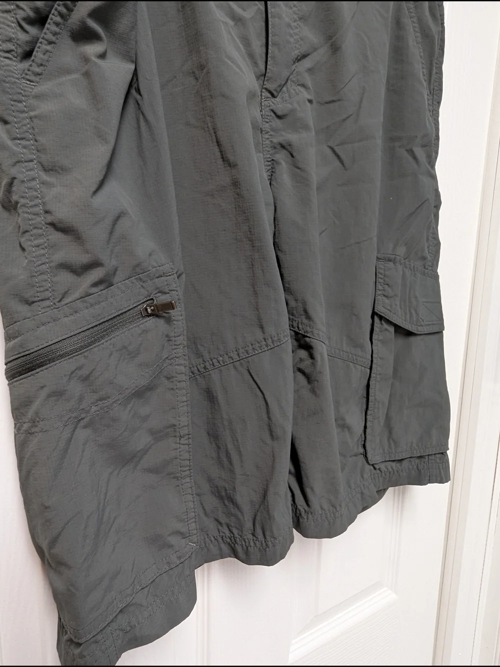 Columbia Men's Charcoal Cargo Shorts - Picture 4 of 8